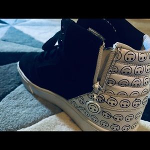 Unique Mija Heely Shoes